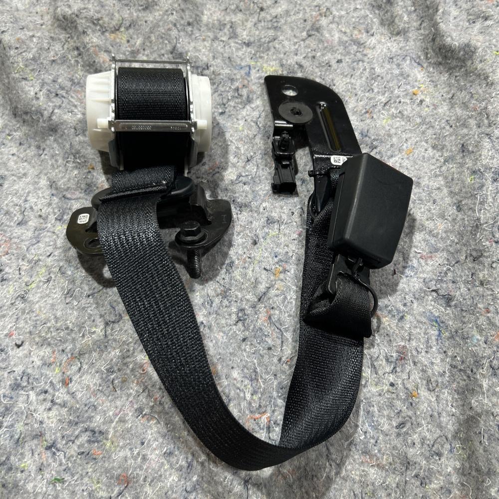 Ford F250 F350 Seat Belt Seat Belt Black OEM – photo 1
