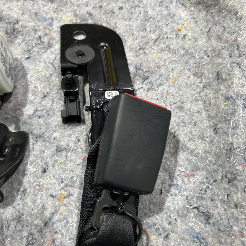 Ford F250 F350 Seat Belt Seat Belt Black OEM – photo 2