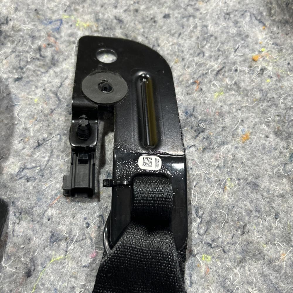 Ford F250 F350 Seat Belt Seat Belt Black OEM – photo 4