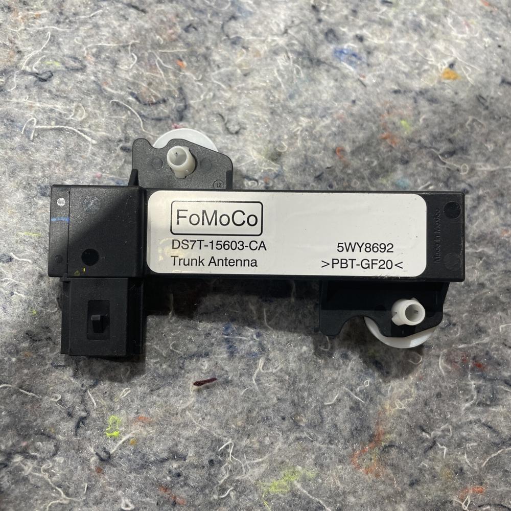 2013 - 2020 Ford Keyless Entry Trunk Antenna Control Module DS7T-15603-CA – photo 1