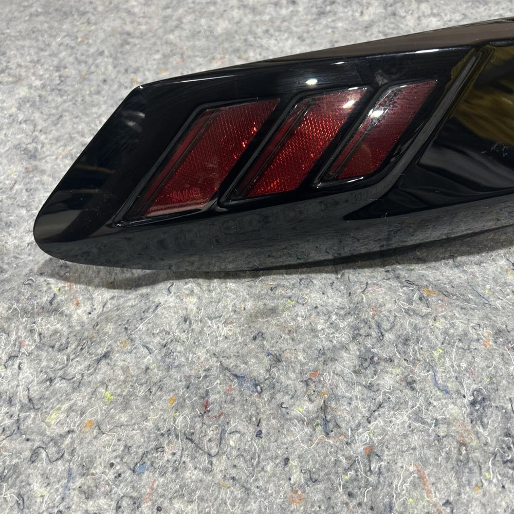 BMW Xm Rear Right Side Tail Light LED OEM 1278.002.0010 9879756-10 – photo 2