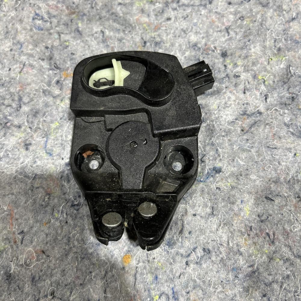Honda Insight Trunk Deck Lid Latch Lock Actuator OEM 2019 - 2022 – photo 1