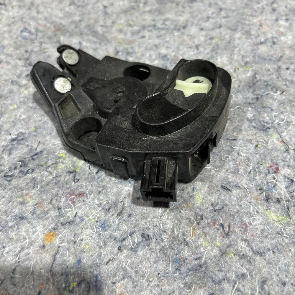 Honda Insight Trunk Deck Lid Latch Lock Actuator OEM 2019 - 2022 – photo 3