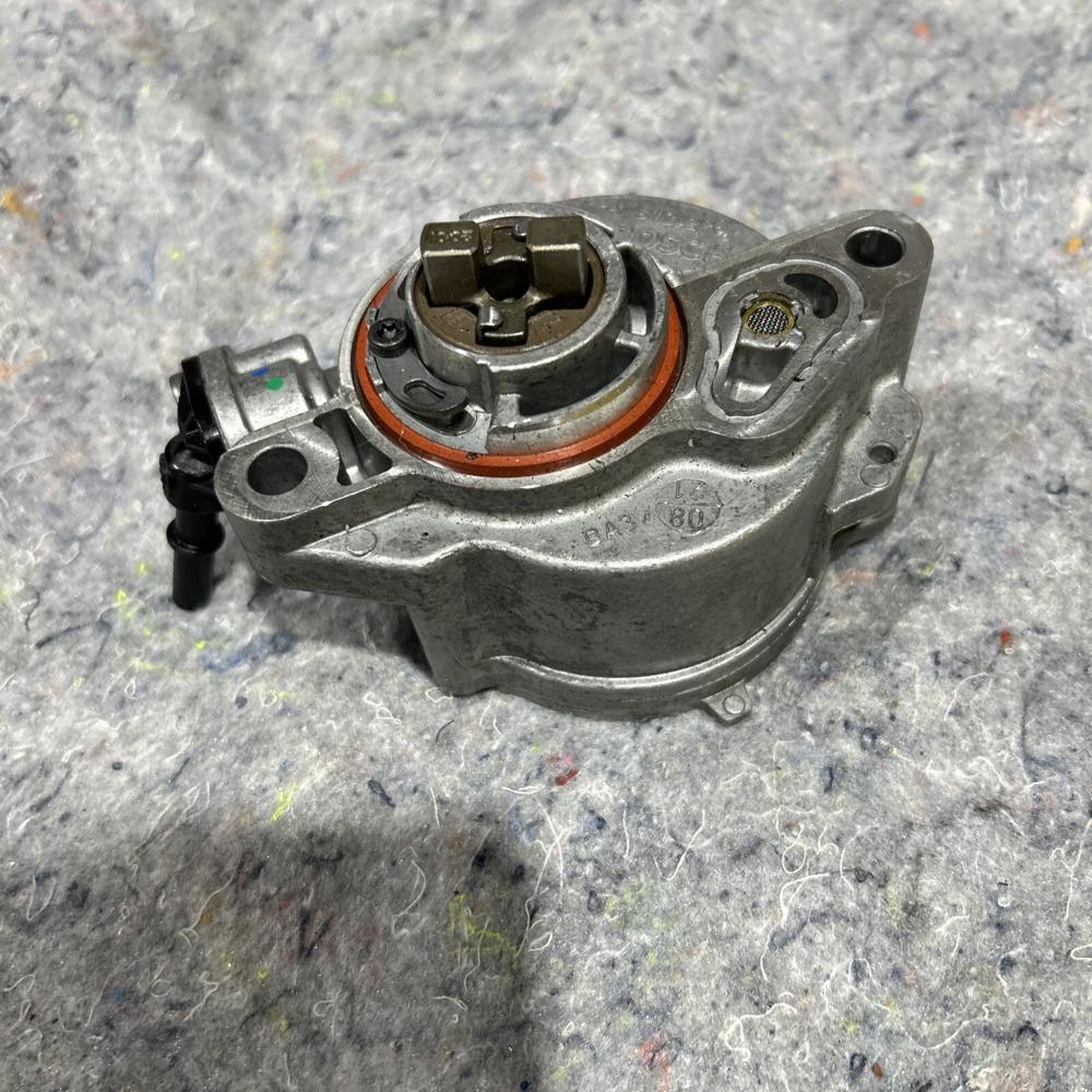 Maserati Quattroporte Vi M156 3.0D V6 Oil Pump PA66GF30 – photo 2