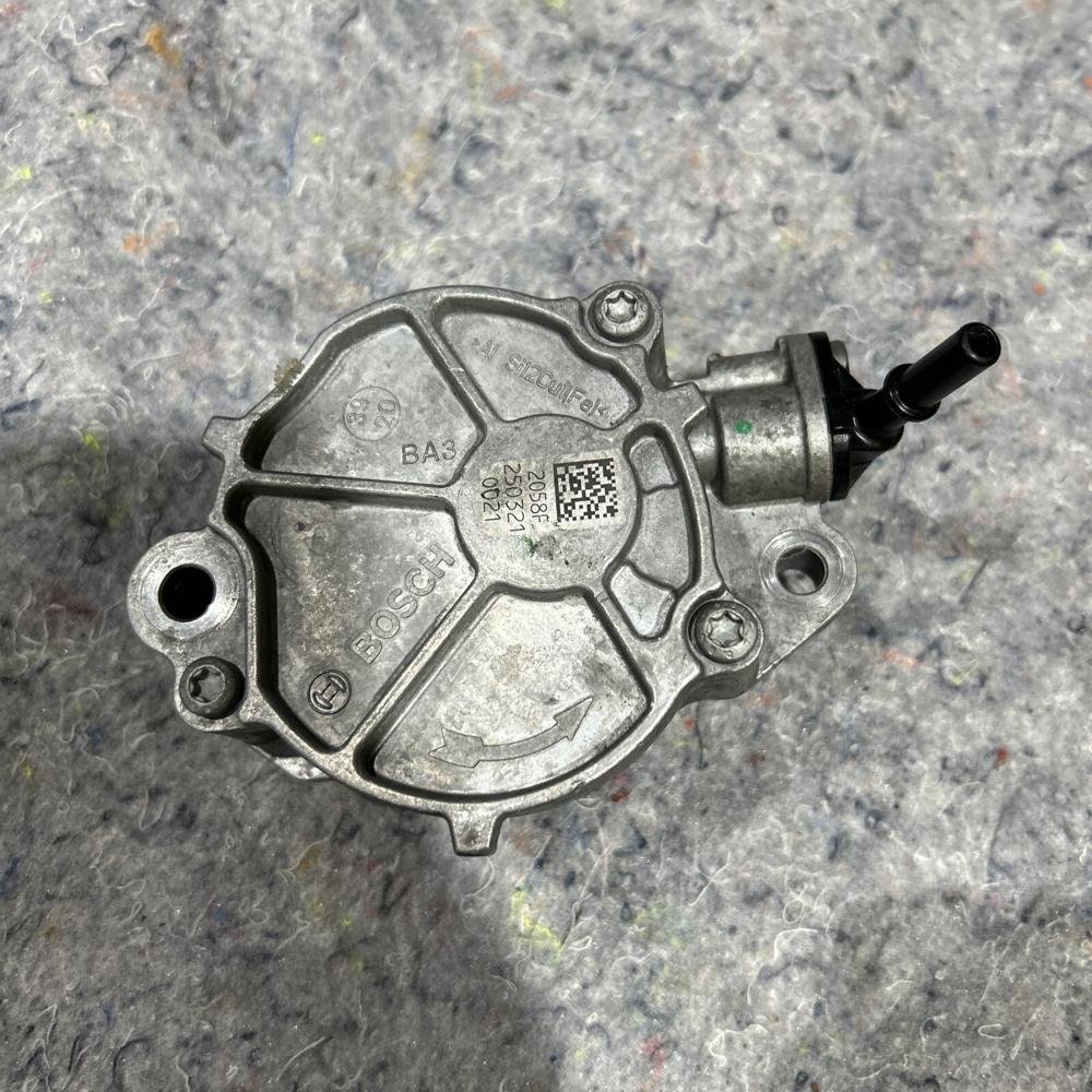 Maserati Quattroporte Vi M156 3.0D V6 Oil Pump PA66GF30 – photo 3