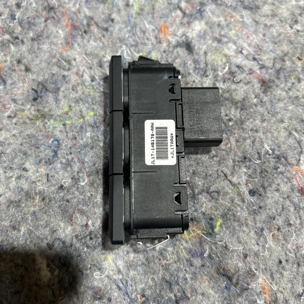 Ford Expedition Rear 2ND Row Seat Power Fold Folding Switch OEM 2018 - 2022 – photo 3