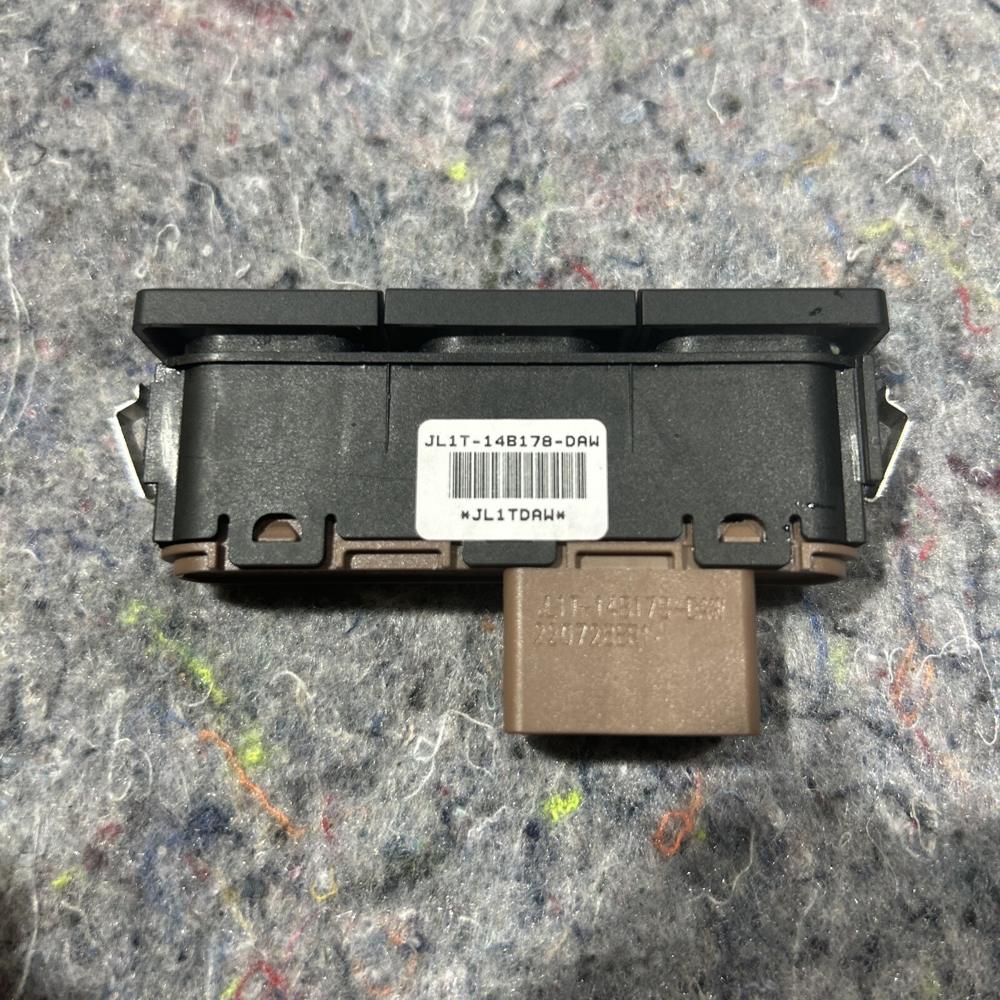 Lincoln Aviator Rear 3RD Row Seat Power Fold Folding Switch OEM 2020 - 2023 – photo 4