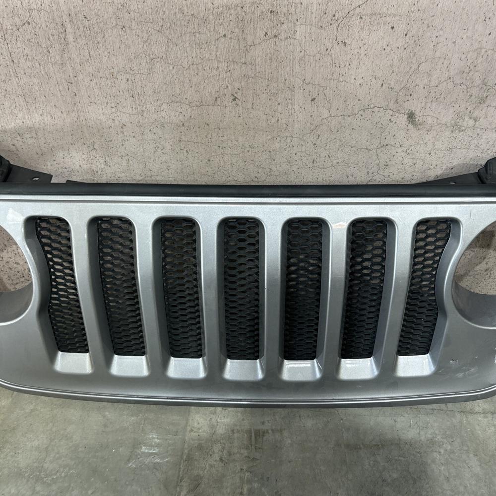 Jeep Gladiator Wrangler Front Grille 2018-2024 OEM – photo 3