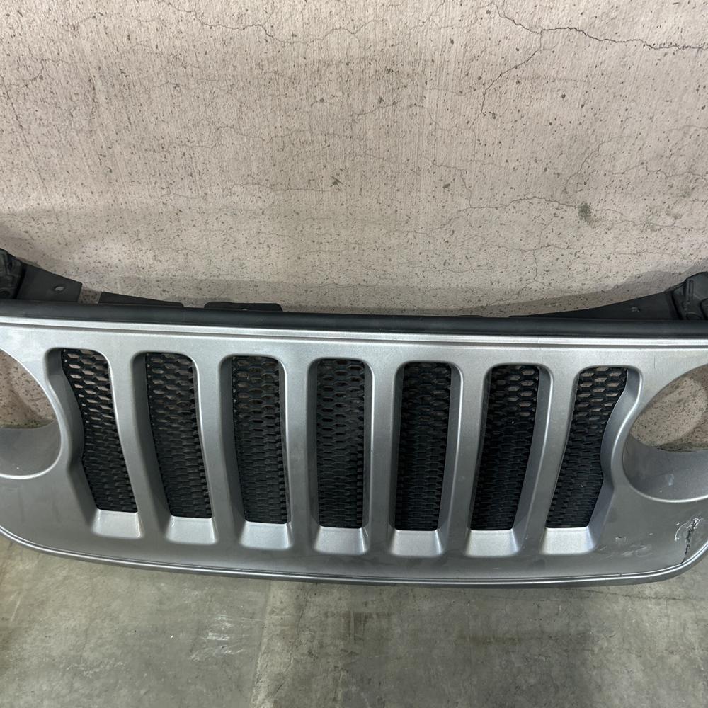 Jeep Gladiator Wrangler Front Grille 2018-2024 OEM – photo 4