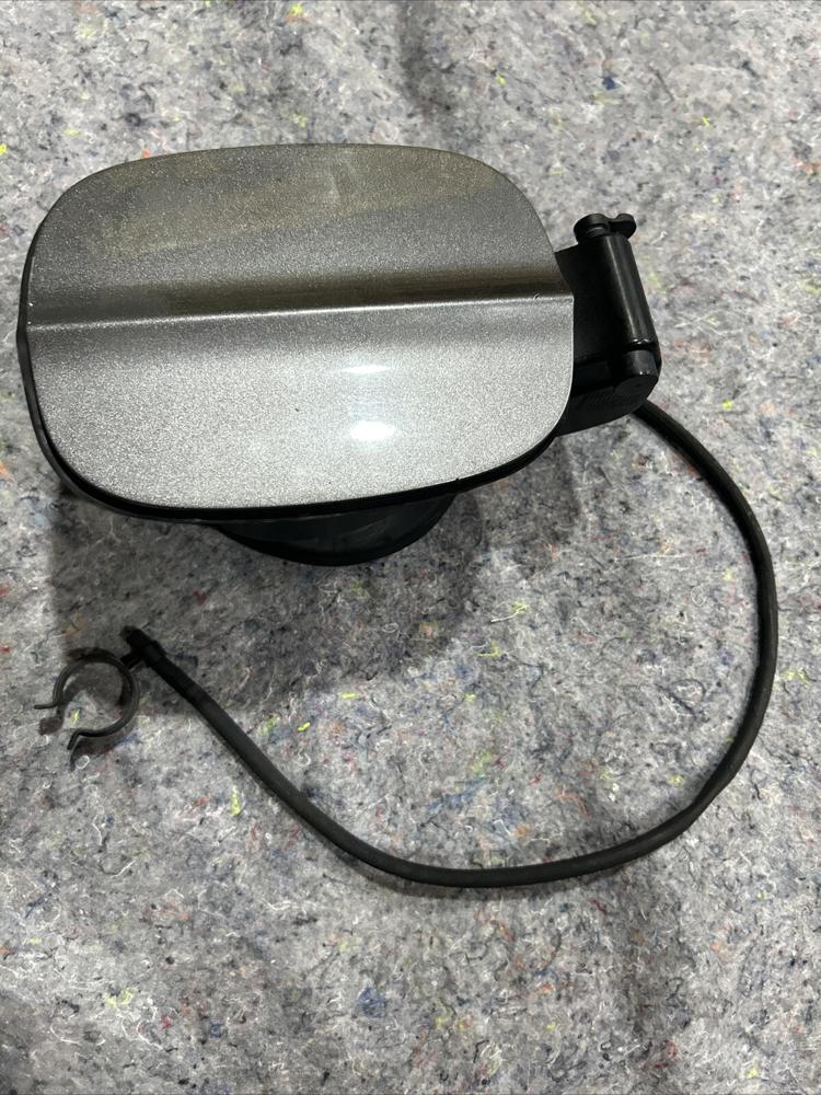 2013-2020 Ford Fusion Fuel Gas Tank Filler Door Housing DG93-F27936-EH OEM – photo 1