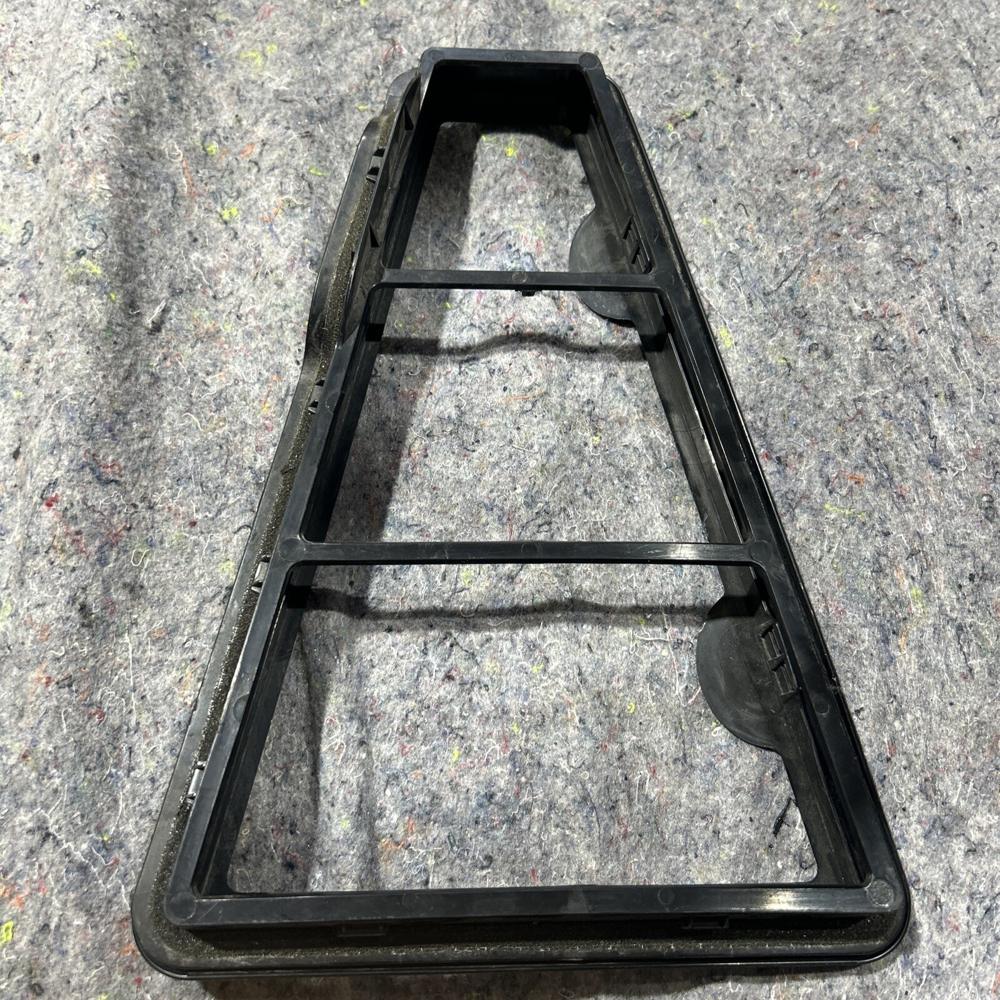 Bentley Flying Spur 2005 Air Micro Filter Frame Bracket 687301 819648 a – photo 2