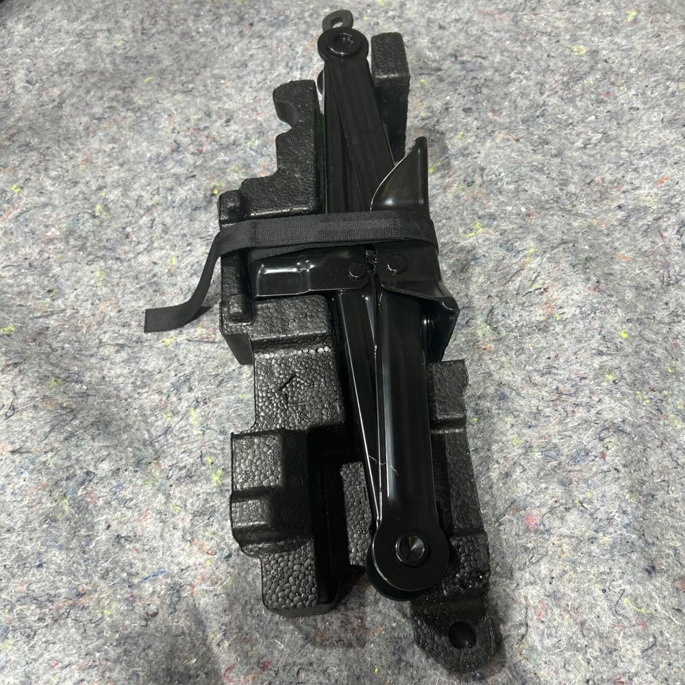2024 Kia Telluride Spare Tire Jack Kit OEM – photo 1