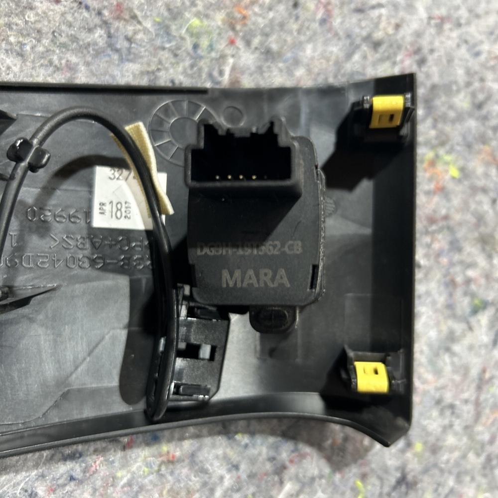 OEM 2015-2020 Ford Mustang GT Fresh Air Nozzle Cover Panel and Humidity Sensor – photo 4