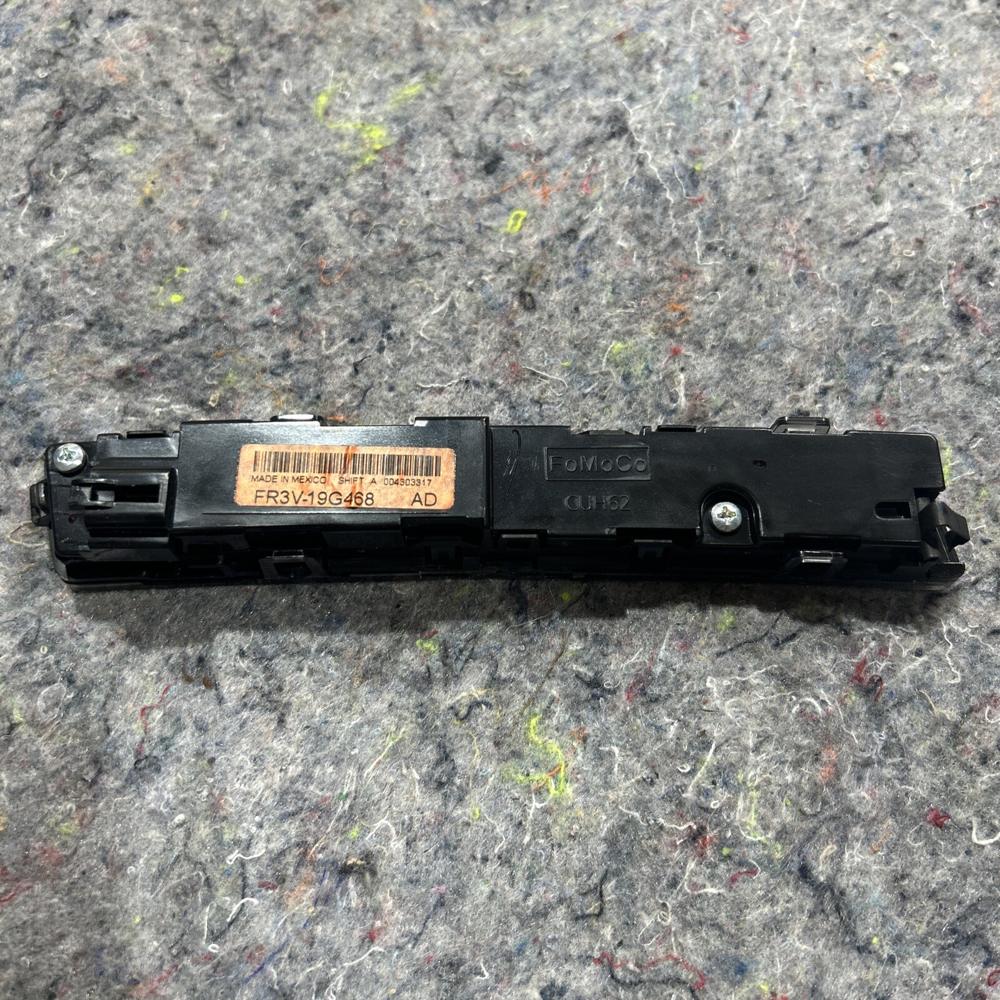Ford Mustang Shelby GT350 OEM Dash Shift Light Assy – photo 4