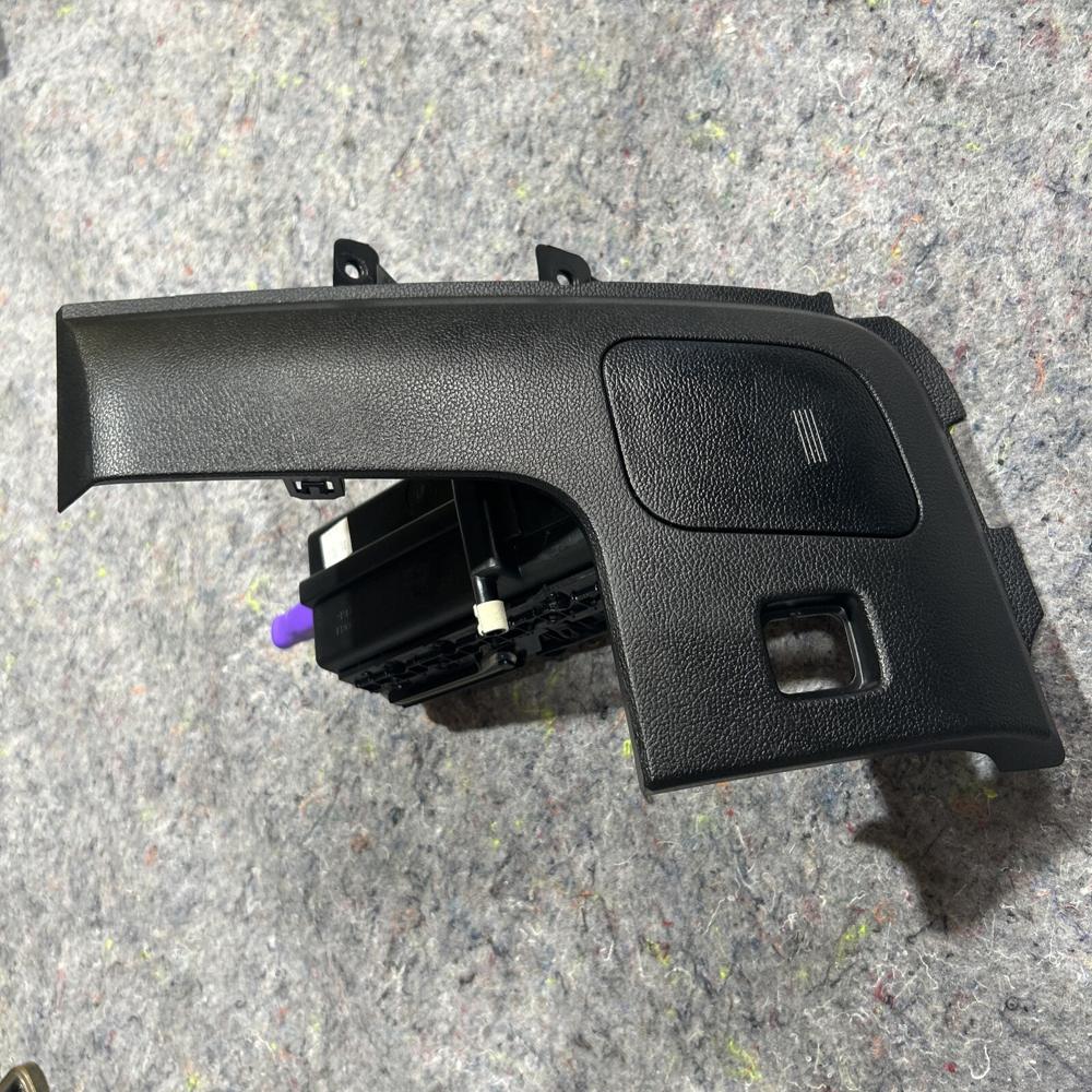 2018 Ford Usa Mustang Coupe Drawer Storage Box with Trunk Button FR3B-63044F09-A – photo 1