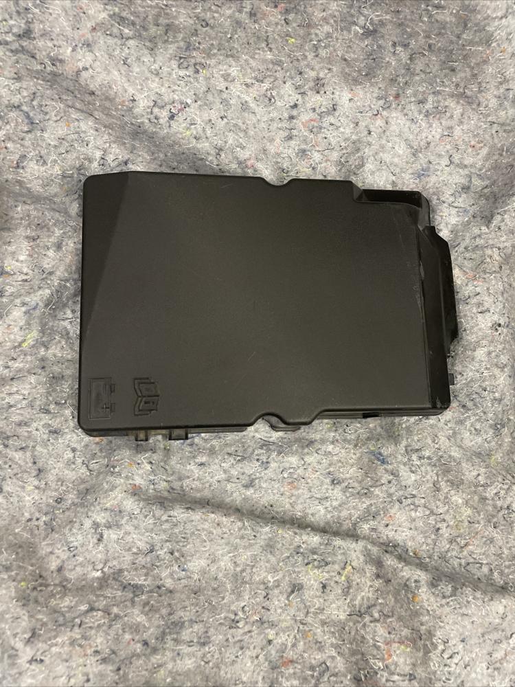 2010-2013 Mazda 3 Battery Box Cover Lid Black Plastic OEM Toyota Yarus 2017-2020 – photo 1