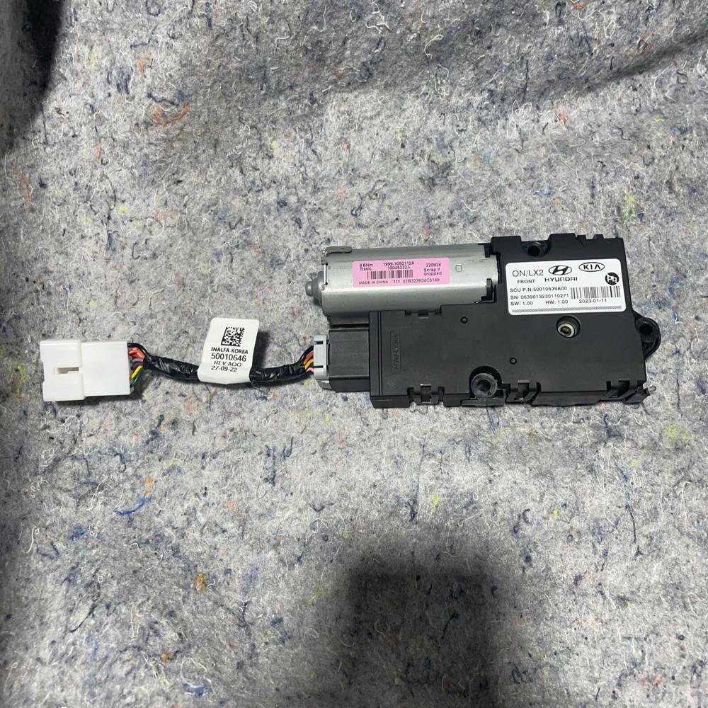 2018-2021 Kia Telluride Sunroof Motor 50010639A00 OEM – photo 1