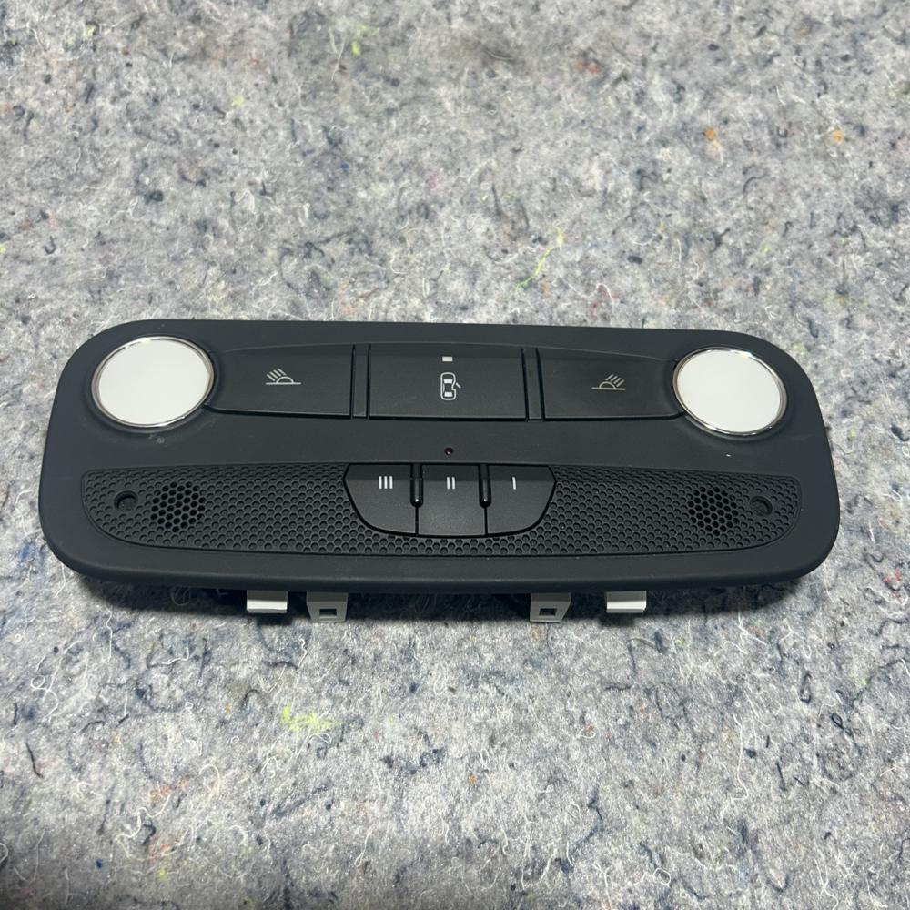 Audi A4 B7 Cabriolet Interior Light Panel 8H0951177A DN038122J – photo 2