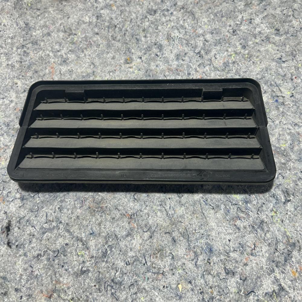 2017-2019 Ford F250 Sd Rear Inlet Air Vent HC3B-25280B62-A – photo 1