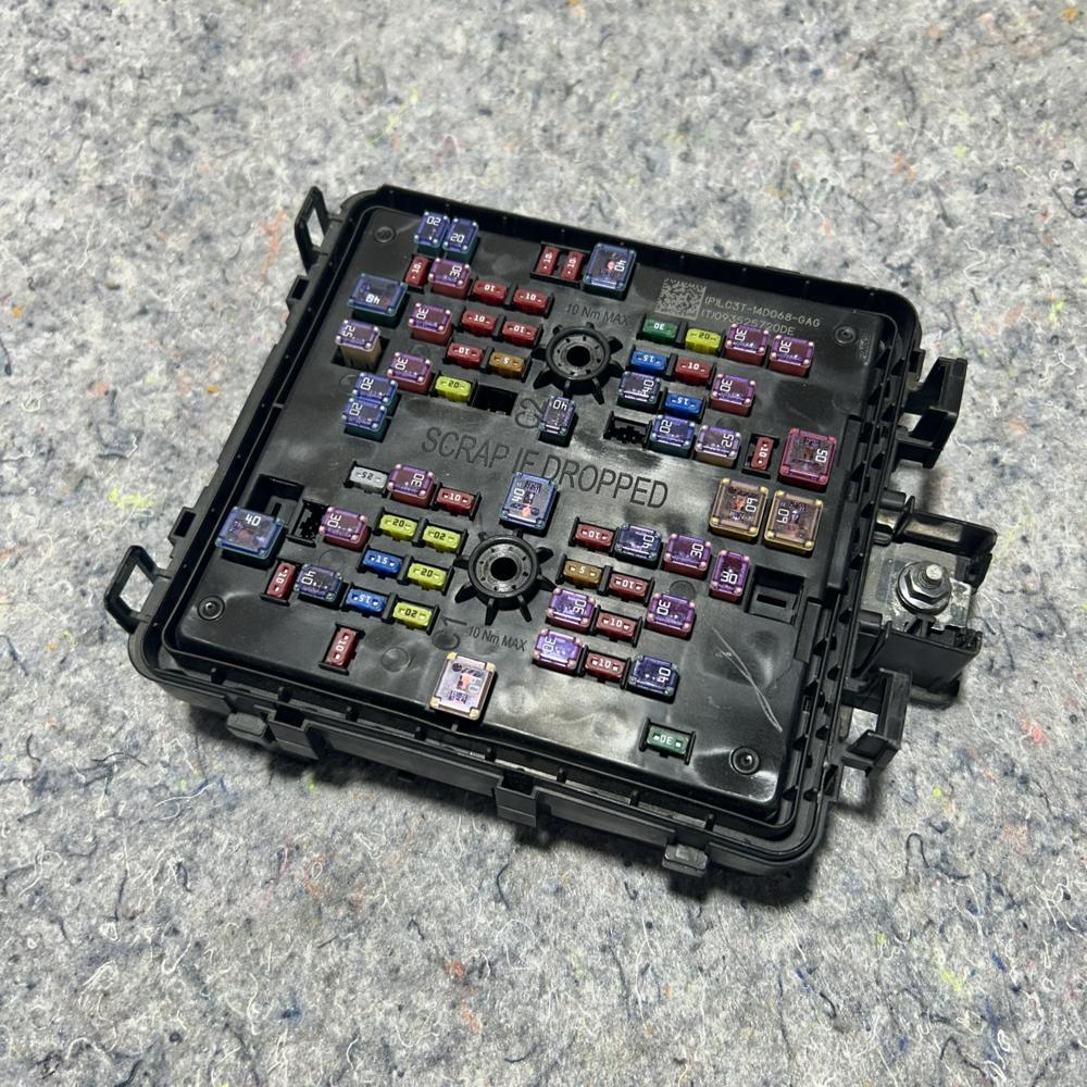 OEM 20-22 Ford Super Duty Gas Engine Fuse Panel Relay Box Under Hood – photo 1