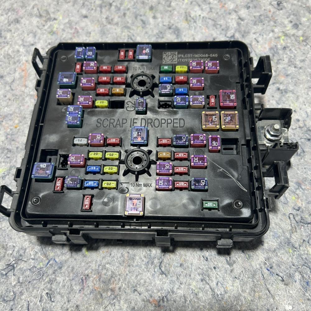 OEM 20-22 Ford Super Duty Gas Engine Fuse Panel Relay Box Under Hood – photo 2