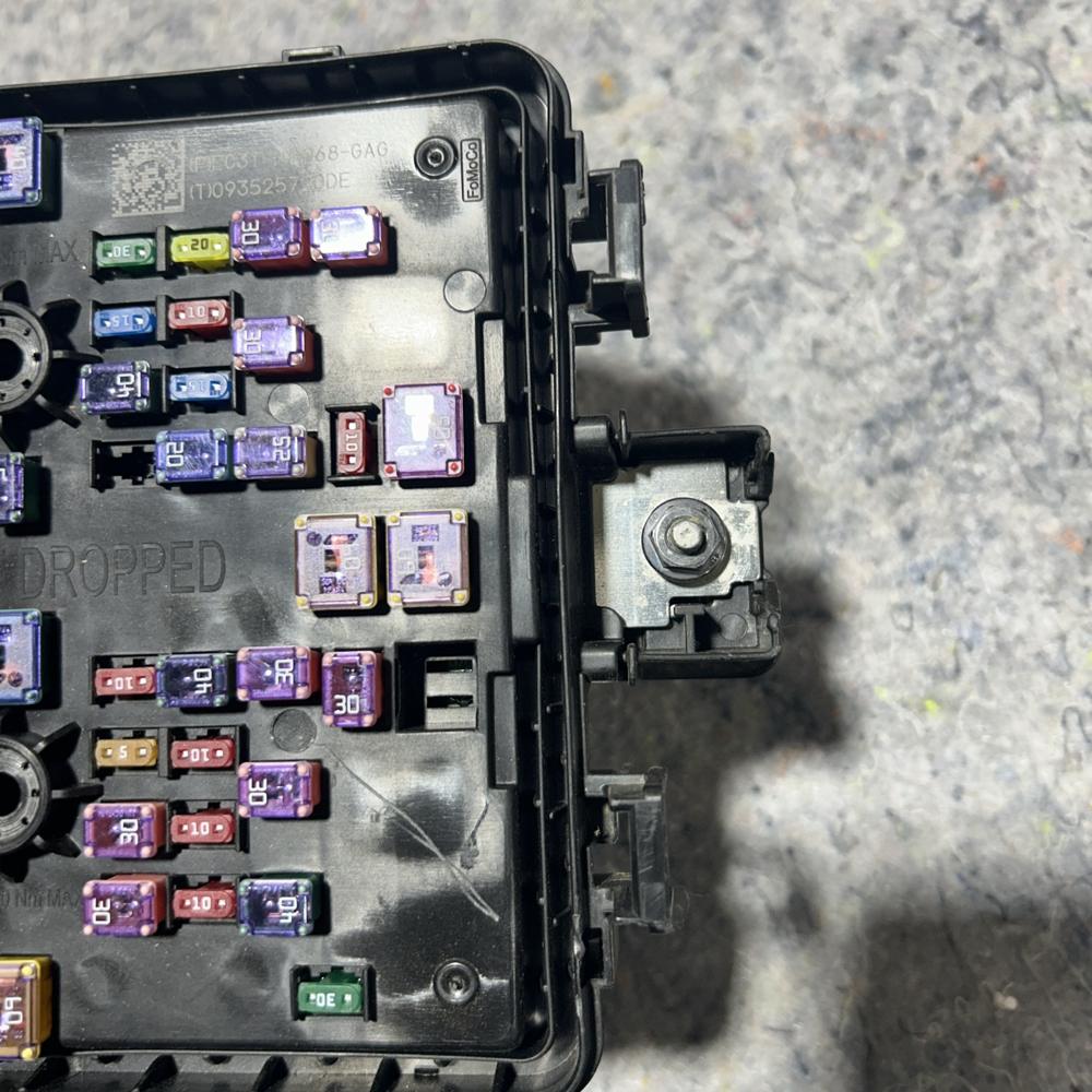 OEM 20-22 Ford Super Duty Gas Engine Fuse Panel Relay Box Under Hood – photo 4