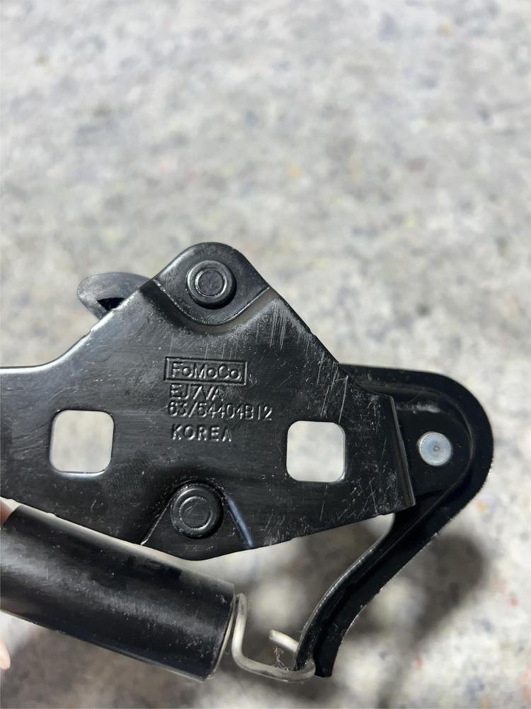 2020 Ford Usa Mustang Coupe 2.3 Loading Door Lock Loop Hook Striker 6354404B12 – photo 2