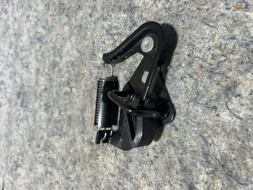 2020 Ford Usa Mustang Coupe 2.3 Loading Door Lock Loop Hook Striker 6354404B12 – photo 4