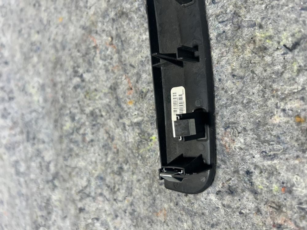 Maserati Ghibli Genuine Rear Switch Tunnel Trim OEM 670019548 – photo 2
