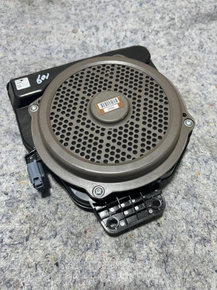 2021-2024 Genesis GV80 OEM Left Lexicon Audio Radio Speaker Subwoofer Box – photo 1