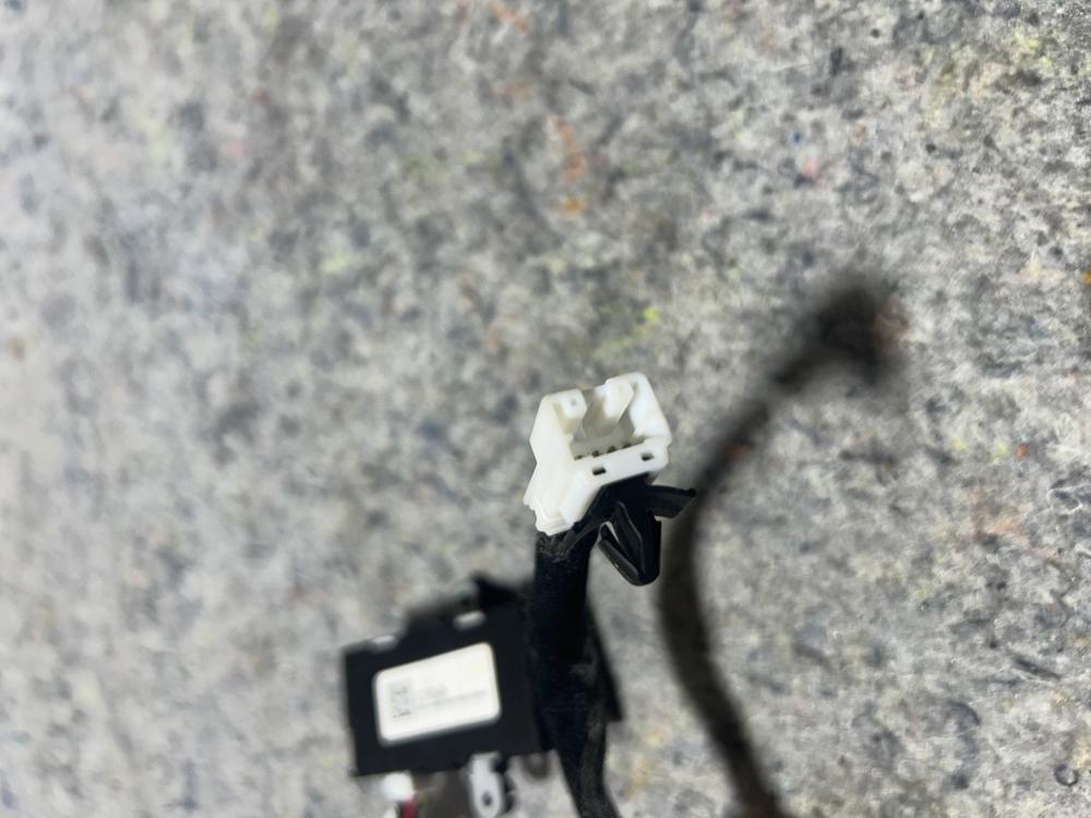 2023-2024 Kia Telluride Left Driver Rear USB Charging Port OEM – photo 3