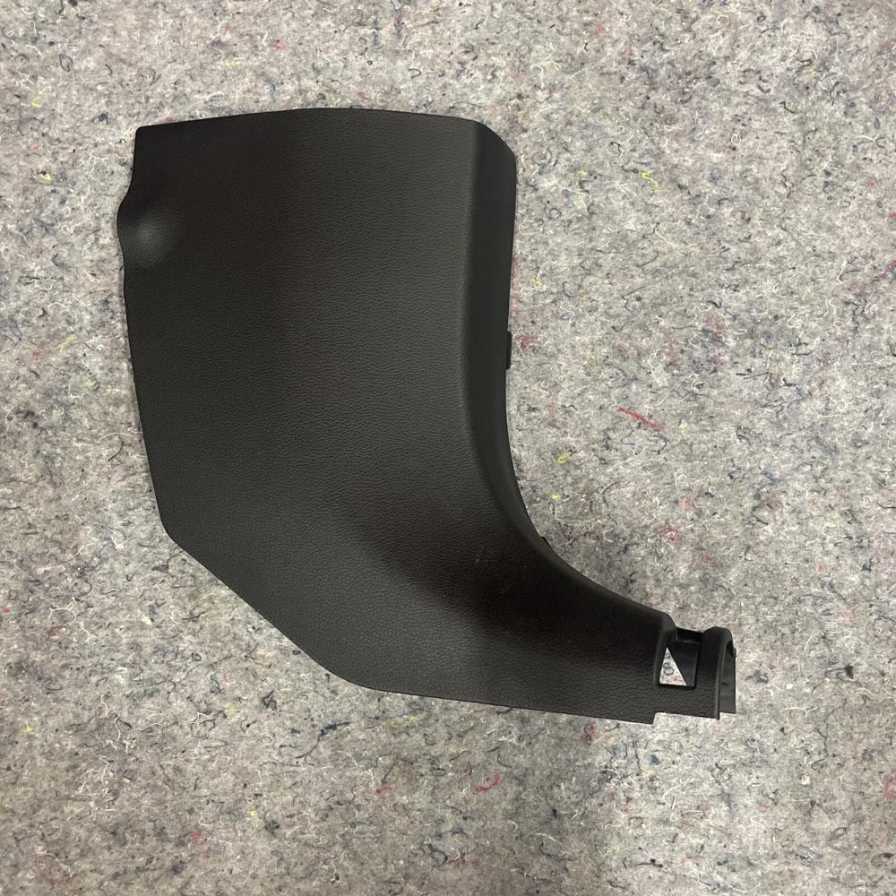 2024 Kia Telluride Front Right Side Kick Scuff Trim Plate Cover OEM – photo 1
