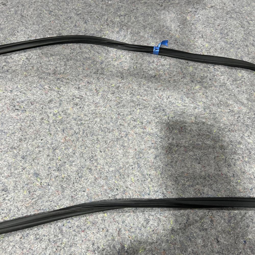 Kia Telluride Rear Trunk Lid Door Weatherstrip Seal OEM 2024 – photo 3