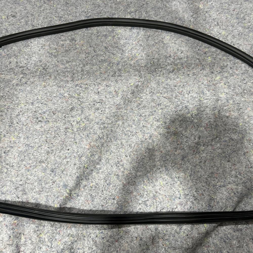 Kia Telluride Rear Right Passenger Door Weatherstrip Seal OEM 2024 – photo 3