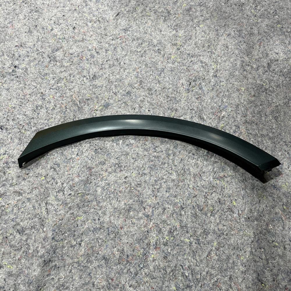 Genuine Genesis OEM Garnish-quarter Side LH 734-T6000 – photo 1
