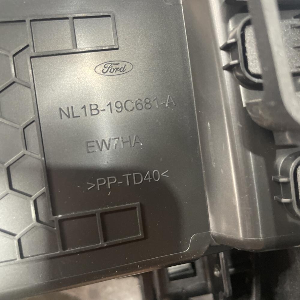 2019-2024 Ford Expedition Max Front Right Center Air Vent W/glove Box Button – photo 4