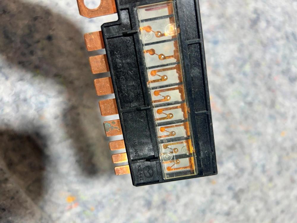 2015 Toyot Camry Fuse Fusible Link Block Assy 82620-33060 – photo 2