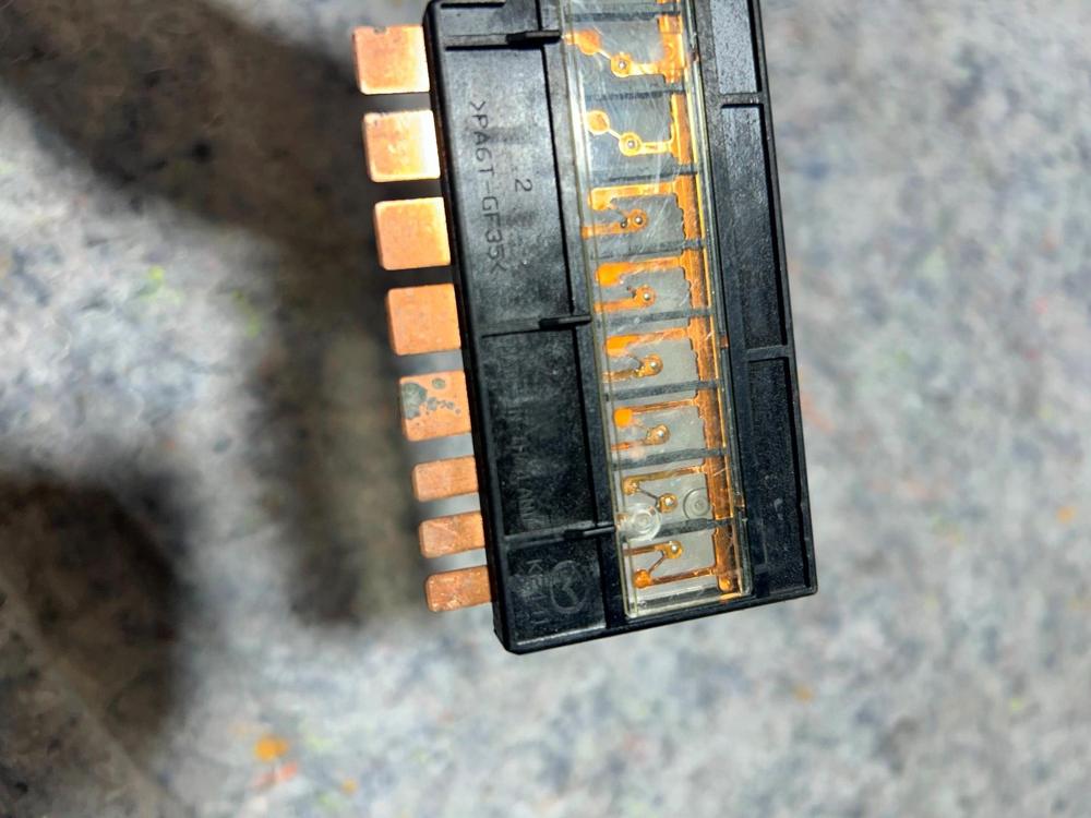 2015 Toyot Camry Fuse Fusible Link Block Assy 82620-33060 – photo 3