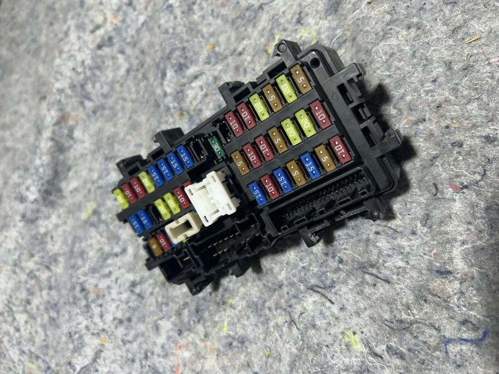 2018 OEM Infiniti Q50 3.0TT Luxe Interior Dash Fuse Box Relay OEM – photo 1