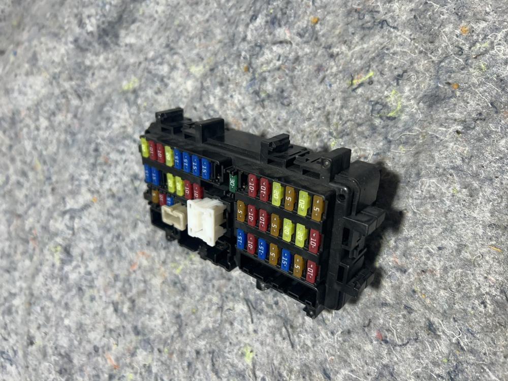 2018 OEM Infiniti Q50 3.0TT Luxe Interior Dash Fuse Box Relay OEM – photo 3