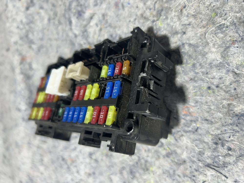 2018 OEM Infiniti Q50 3.0TT Luxe Interior Dash Fuse Box Relay OEM – photo 4