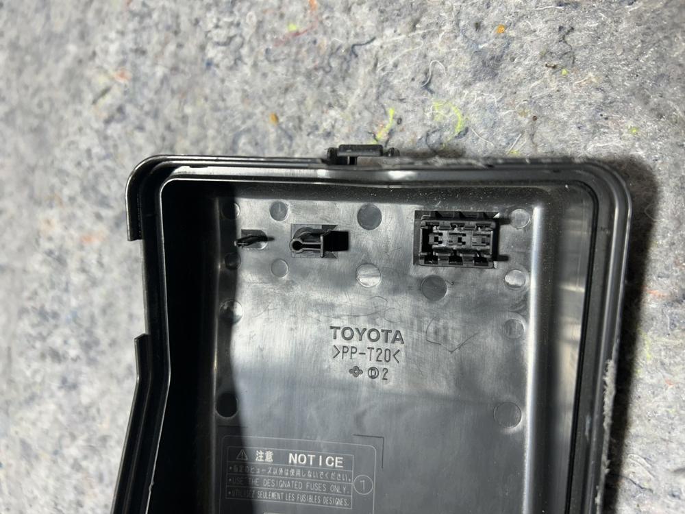2007-2010 Toyota Camry Under the Hood Fuse Relay Box Cover Lid Black OEM – photo 1