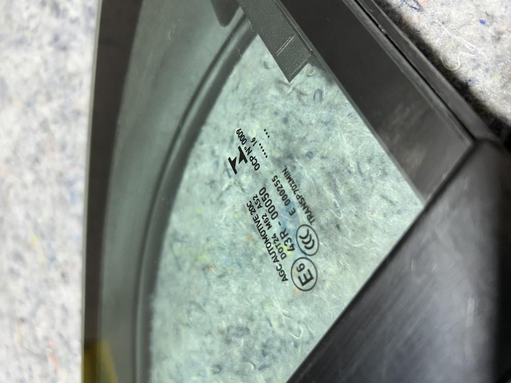 2015-2024 Porsche Macan Front Left Driver Door Fixed Window Glass OEM – photo 4
