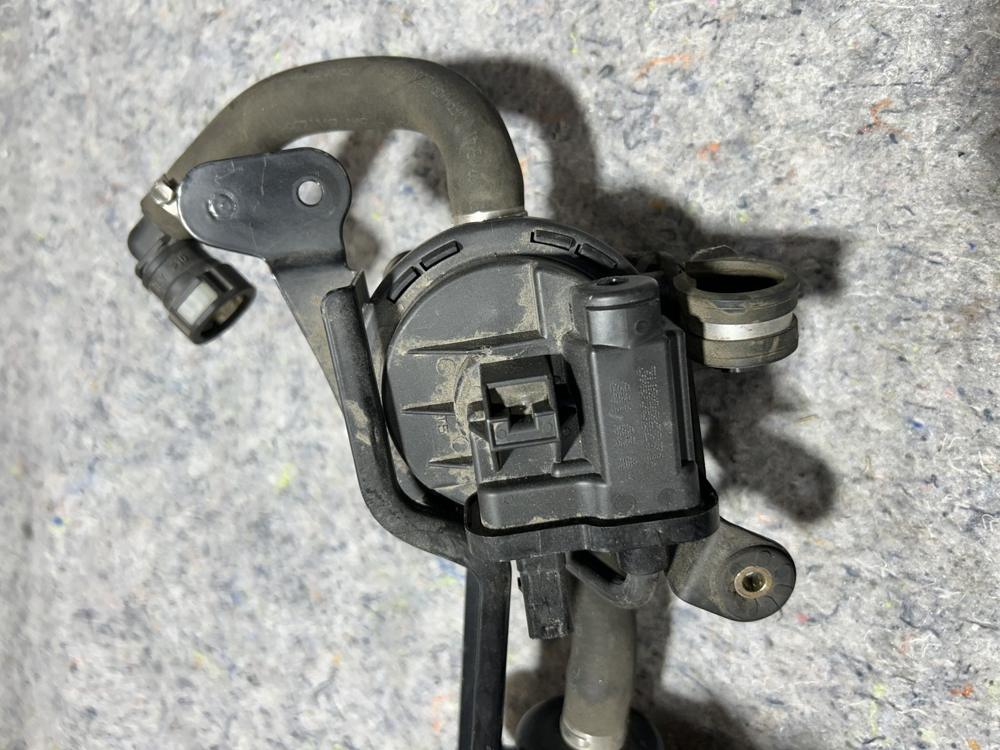Bentley Continental GT 6.0 W12 Fuel Leak Detection Pump 3W0906271 – photo 4