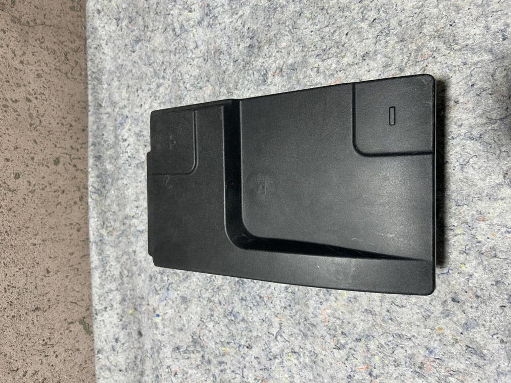 Buick Regal Gm Upper Battery Cover Gm 22961810 OEM – photo 1