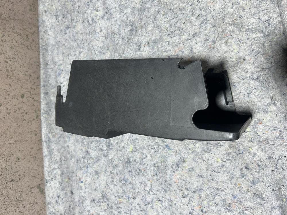 Buick Regal Gm Upper Battery Cover Gm 22961810 OEM – photo 4