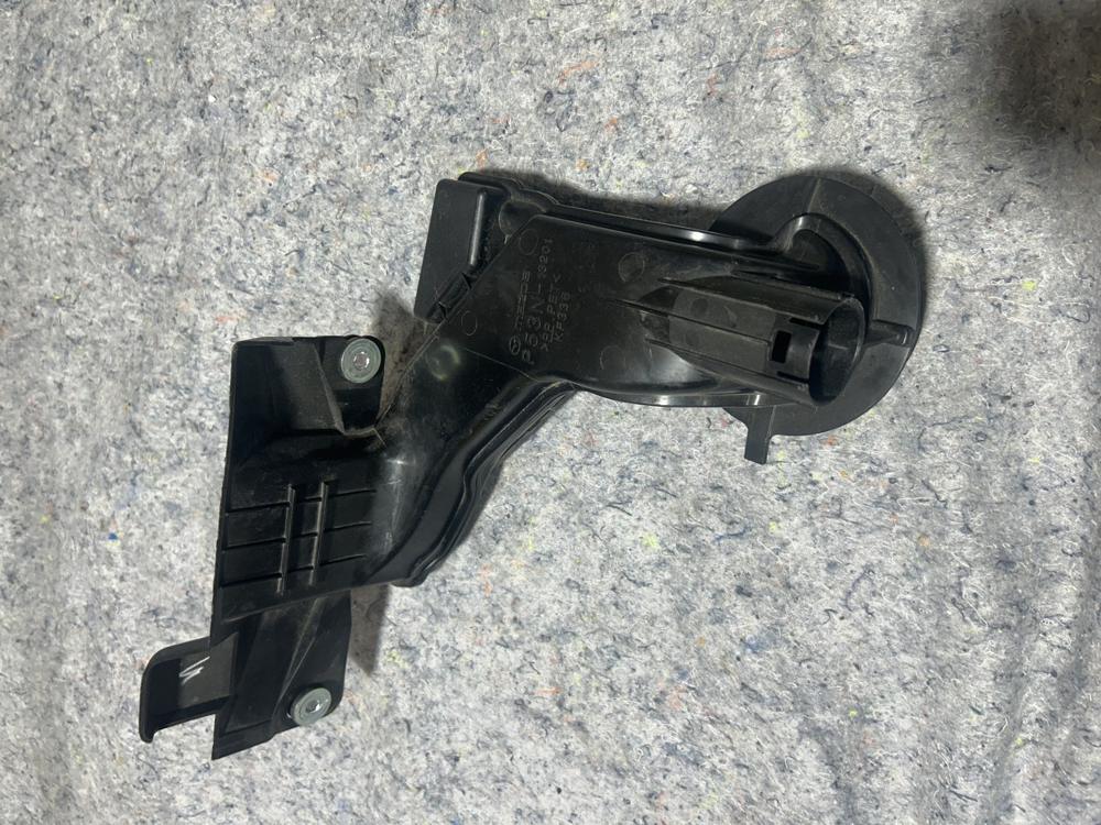 Intake Mazda 3 Toyota Yaris P53N13201 – photo 1