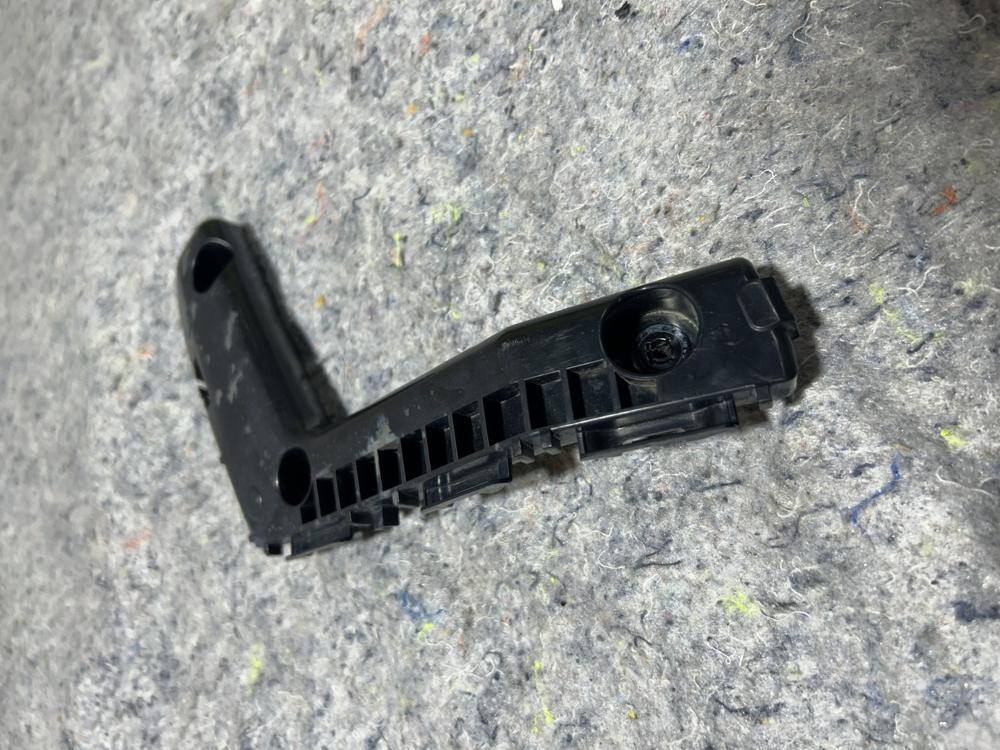 Genuine Toyota Corolla Support Front Bumper Right Side 52115-02240 – photo 2
