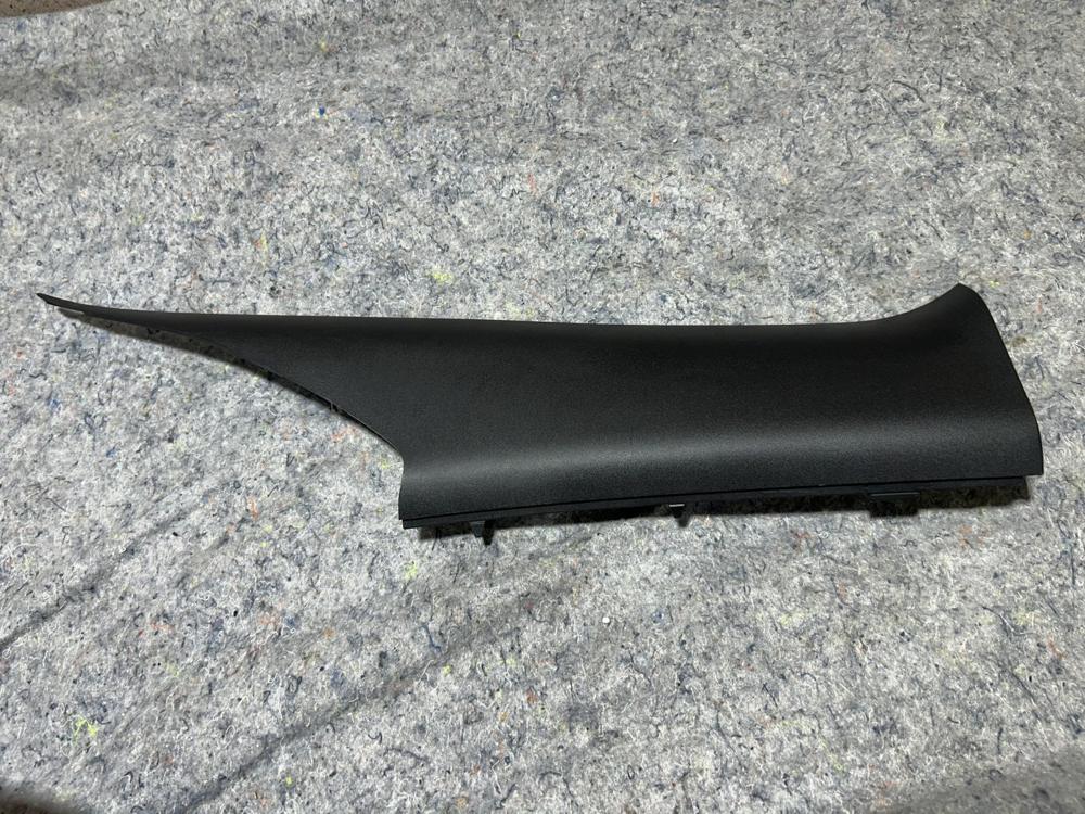 2018 Ford Usa Mustang Coupe Rear Right Side Pillar Trim Cover JR3B-6331010-ABW – photo 1