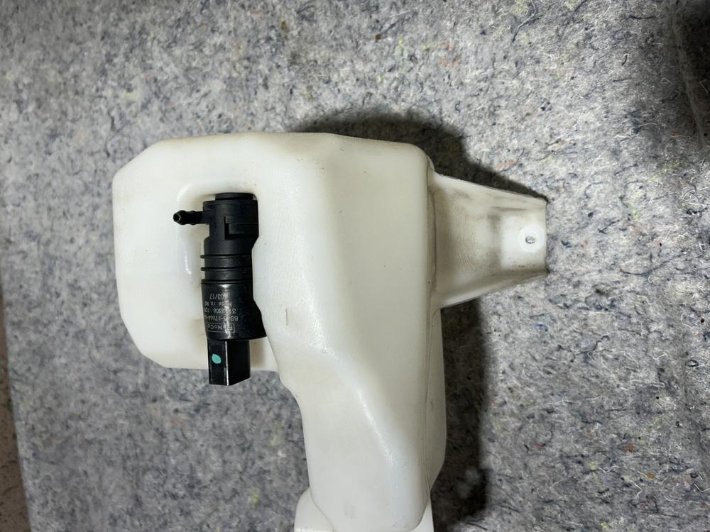 Ford Mustang Windshield Wiper Washer Reservoir Tank w/ Pump OEM 2018-2023 – photo 2